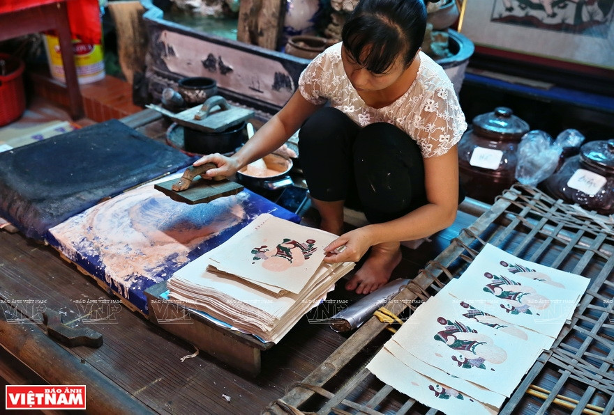有些东湖画要用很多刻板印刷。越南画报记者 功达 摄