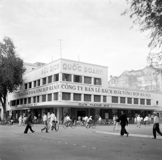 位于长钱—吴权交叉点的河内综合百货零售公司的国营贸易商店。越通社发