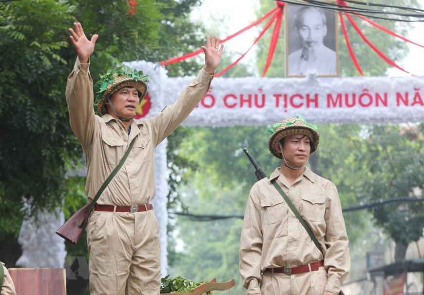 65年前一场争取首都解放的历史性斗争场景再现。越通社记者 诚达 摄