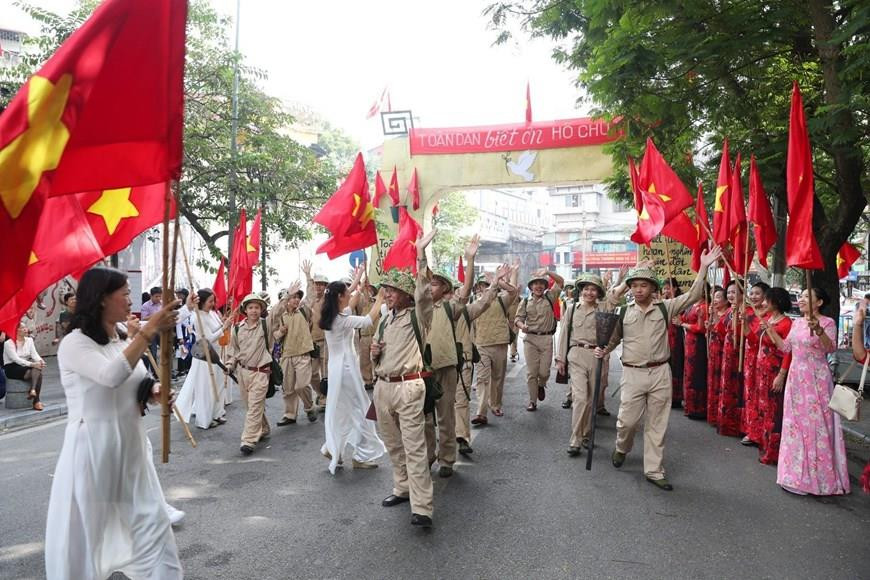 军团获胜归来首都的场景再现。越通社记者 诚达 摄