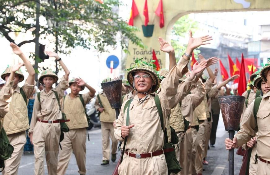军团获胜归来首都的场景再现。越通社记者 诚达 摄