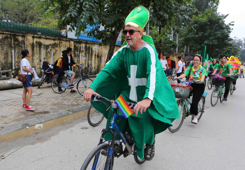 自行车游行。图自越通社