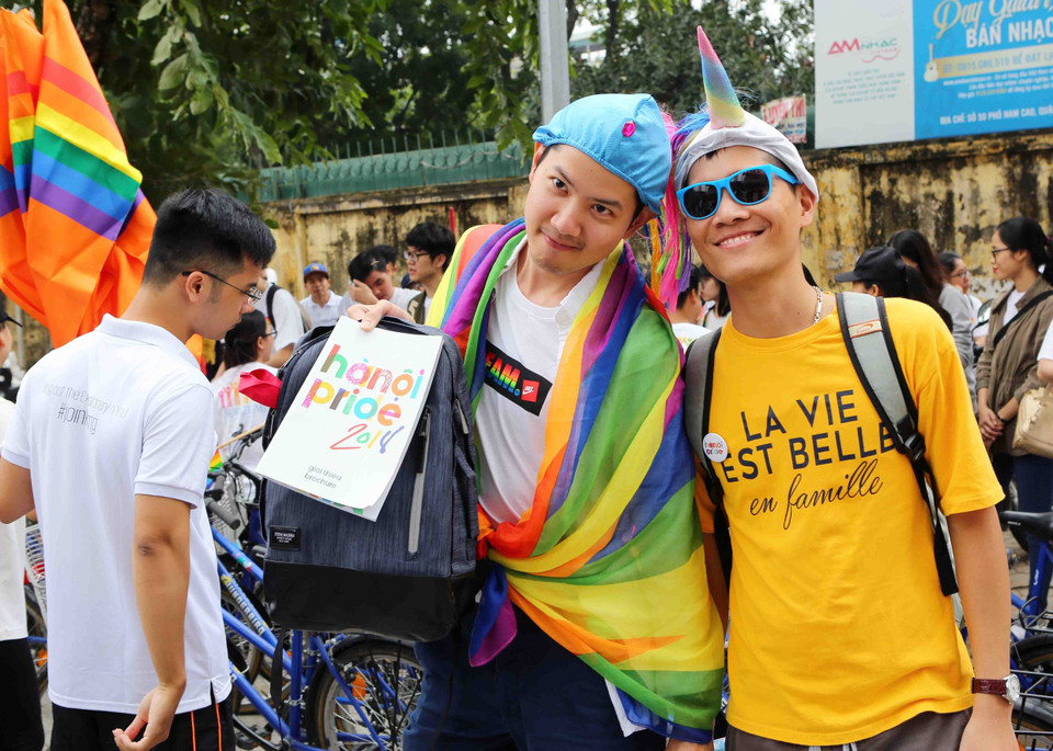 参加游行的人。图自越通社