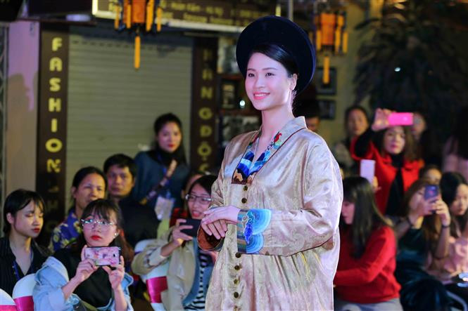 北部和中部传统奥黛秀。图自越通社