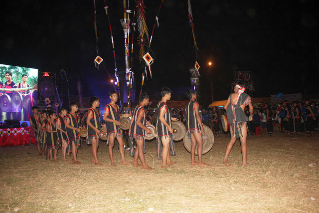 嘉莱省肿柄菊节相关活动。图自因特网