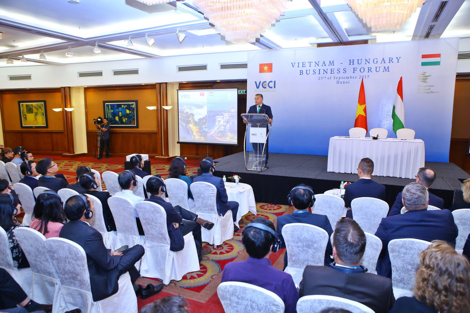 匈牙利总理奥尔班在越匈企业论坛上发表讲话。（图片来源：越通社）