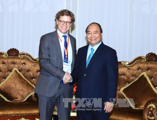 越南政府总理阮春福会见瑞典驻越大使佩雷里克·霍格贝尔格。（图片来源：越通社）