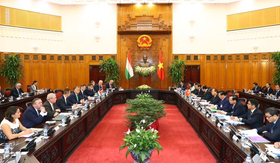 阮春福与维克多•奥尔班举行会谈。 （图片来源：越通社）