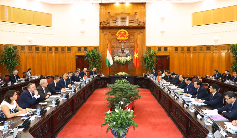 阮春福与维克多•奥尔班举行会谈。 （图片来源：越通社）