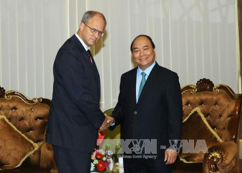 越南政府总理阮春福会见德国驻越大使克里斯蒂安•贝格尔。（图片来源：越通社）