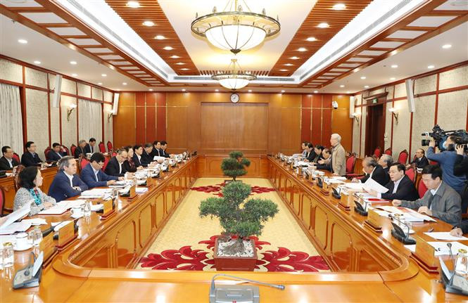 提交越共十三大的报告草案包括政治报告和系列专题报告。专题报告有2011-2020年经济社会发展战略执行情况总结和制定2021-2030年经济社会发展战略的报告、2016-2020年经济社会发展任务执行情况和2021-2025年经济社会发展方向和任务的报告、党建和《党章》执行情况的工作总结报告。越通社记者 智勇 摄