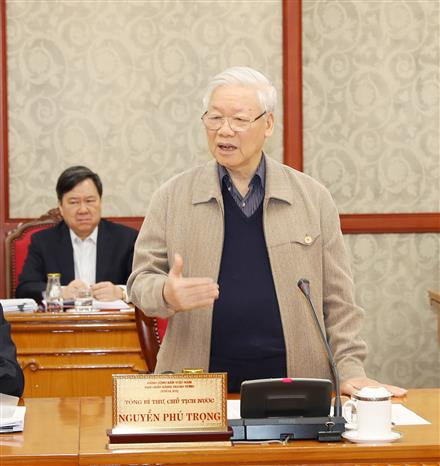 阮富仲指出，党员干部和人民群众已关心支持并贡献智慧与心血，提出许多宝贵的意见与建议，彰显了责任担当精神和真正行使民主权利。越通社记者 智勇 摄