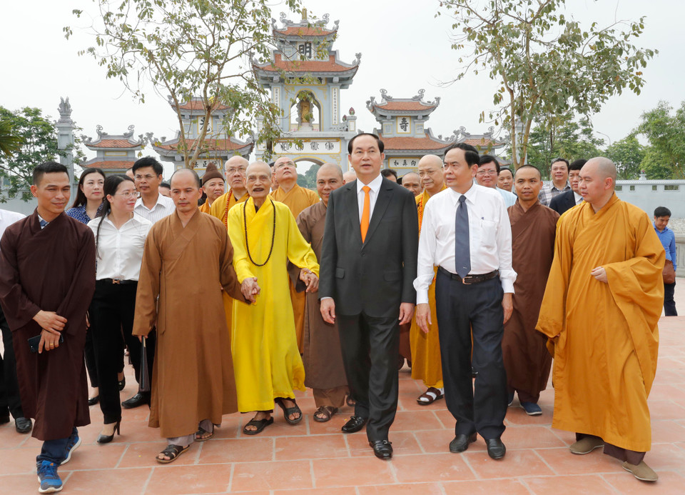 5月4日，越南国家主席陈大光走访慰问并向越南佛教教会法主释普慧大老和尚及佛教教会证明理事会、治事委员会全体高僧大德致以佛诞节祝福。