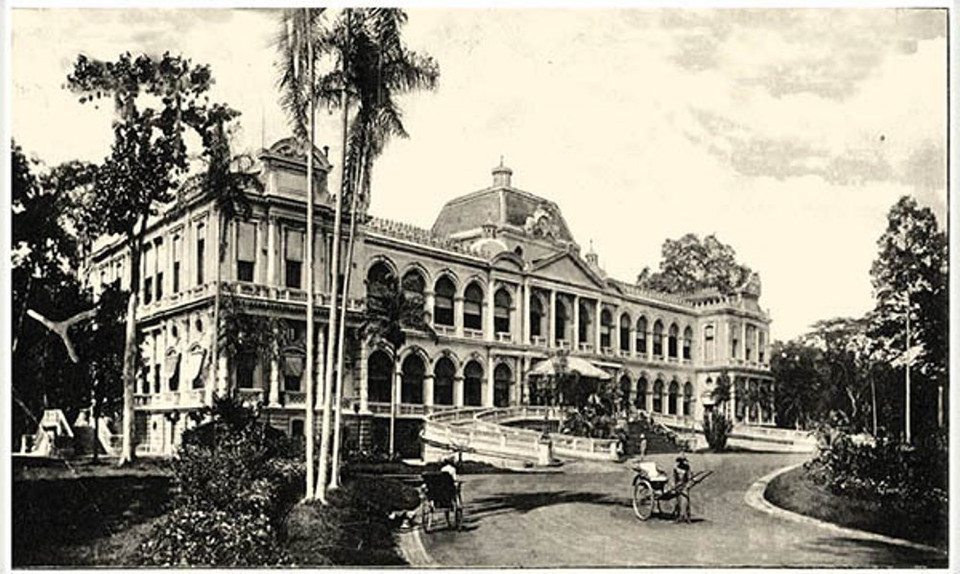 在法属时期，这个工程叫作印度支那全权府。现为西贡统一会堂。图自组委会