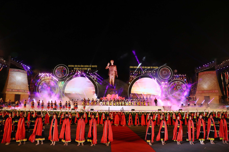 2018年西原锣铮文化节开幕式的文艺节目。越通社记者 统一 摄