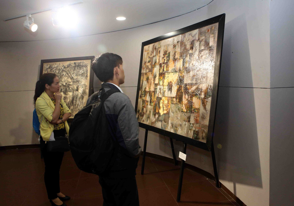 此次展览会吸引许多参观者的关注。越通社记者 陈黎林