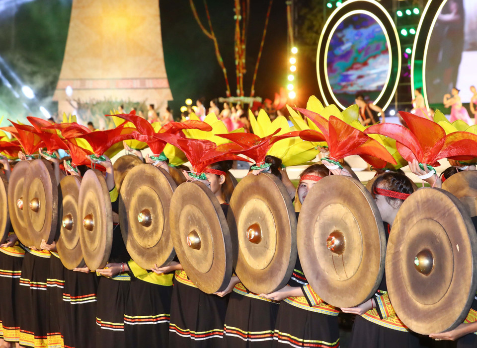 2018年西原锣铮文化节开幕式的文艺节目。越通社记者 统一 摄