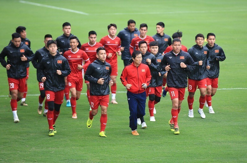 全队努力为决赛第二回合做好充分的准备。越通社记者 仲达 摄