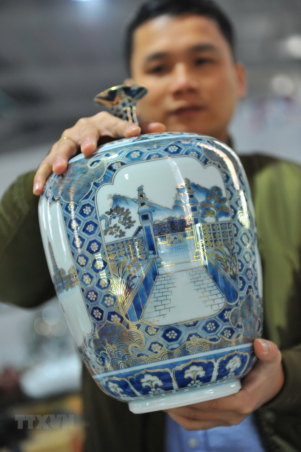 蒲钵陶瓷村的陶瓷产品受到国内市场的青睐。越通社记者 明德 摄