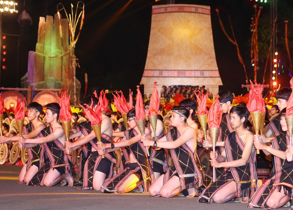 2018年西原锣铮文化节开幕式的文艺节目。越通社记者 统一 摄