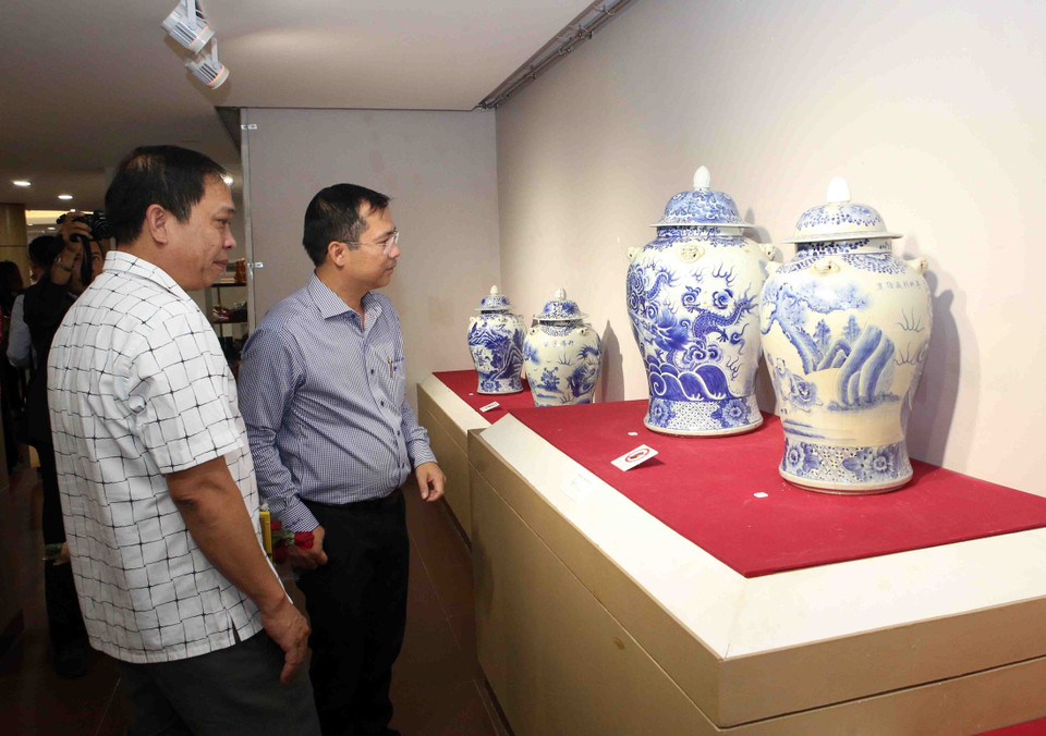 此次展览会吸引许多参观者的关注。越通社记者 陈黎林