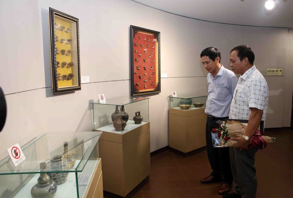 此次展览会吸引许多参观者的关注。越通社记者 陈黎林