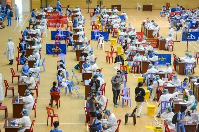 2021年，越南成功实现全国最大规模的新冠疫苗接种计划，是世界新冠疫苗覆盖率最高的6个国家之一。图自 越通社