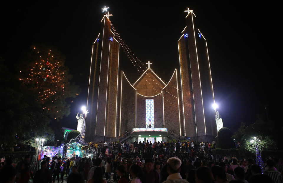 承天顺化省欢度圣诞节。图自越通社