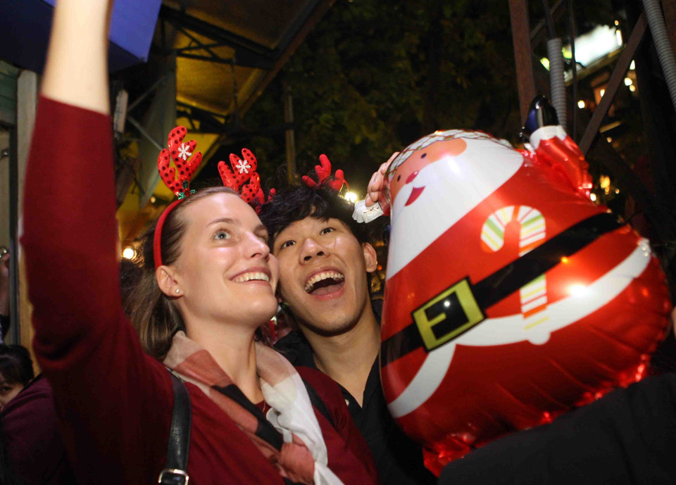 圣诞节给人们带来了快乐。图自越通社