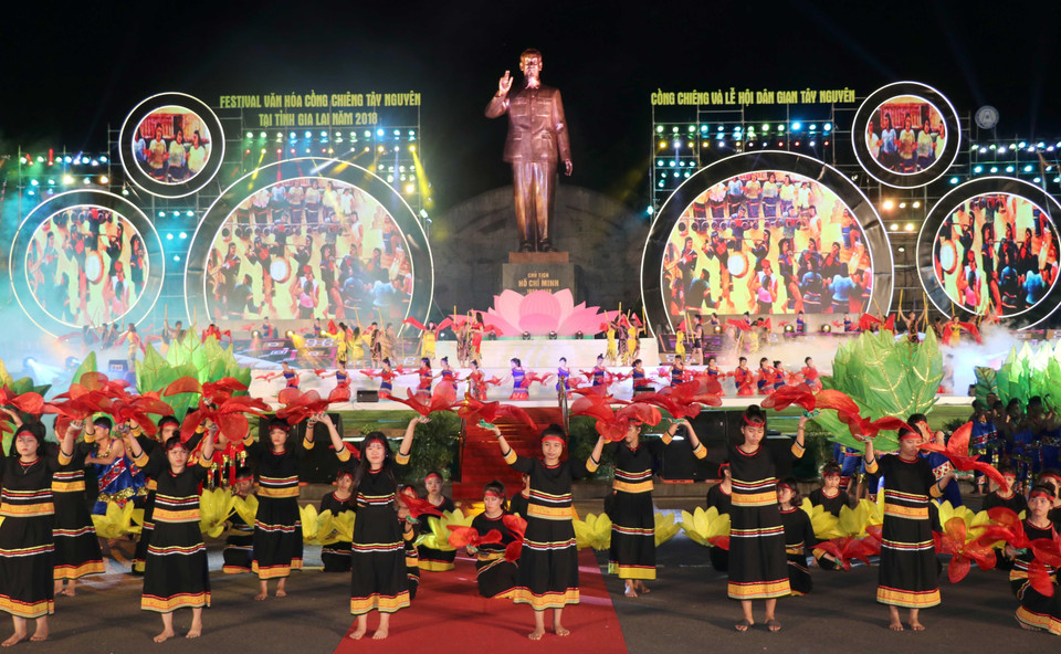 2018年西原锣铮文化节从11月30日至12月2日举行，吸引来自西原地区五省1000多名艺人。图自越通社