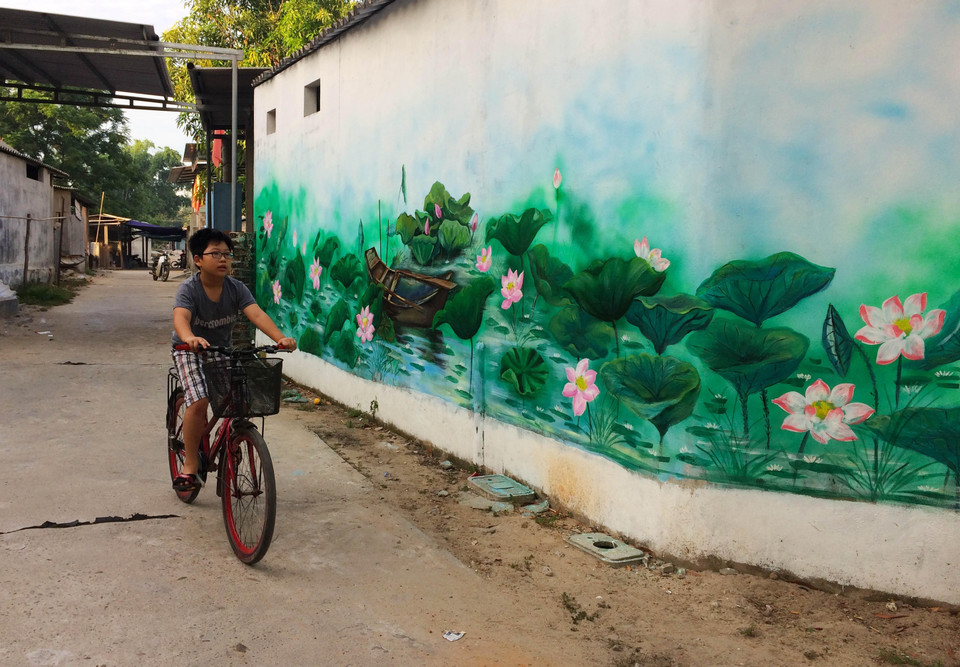 承天顺化省渔美盛渔村美丽的农舍壁画。越通社记者胡球 摄