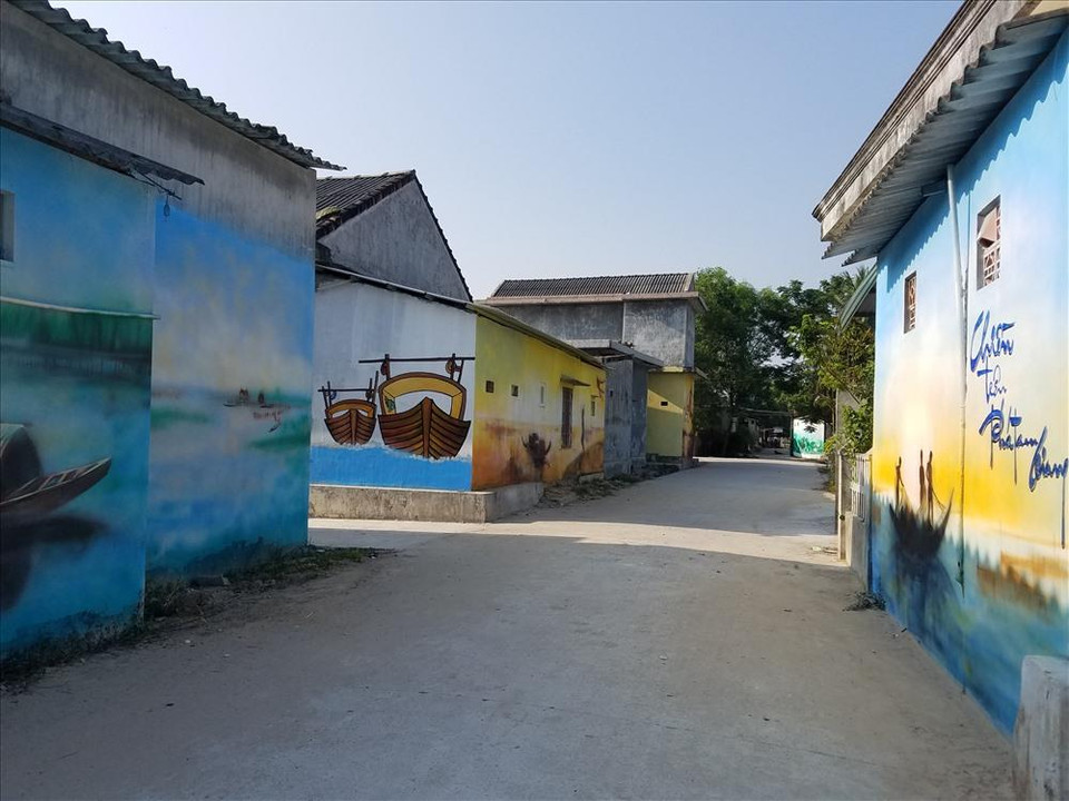 承天顺化省渔美盛渔村美丽的农舍壁画。图自因特网