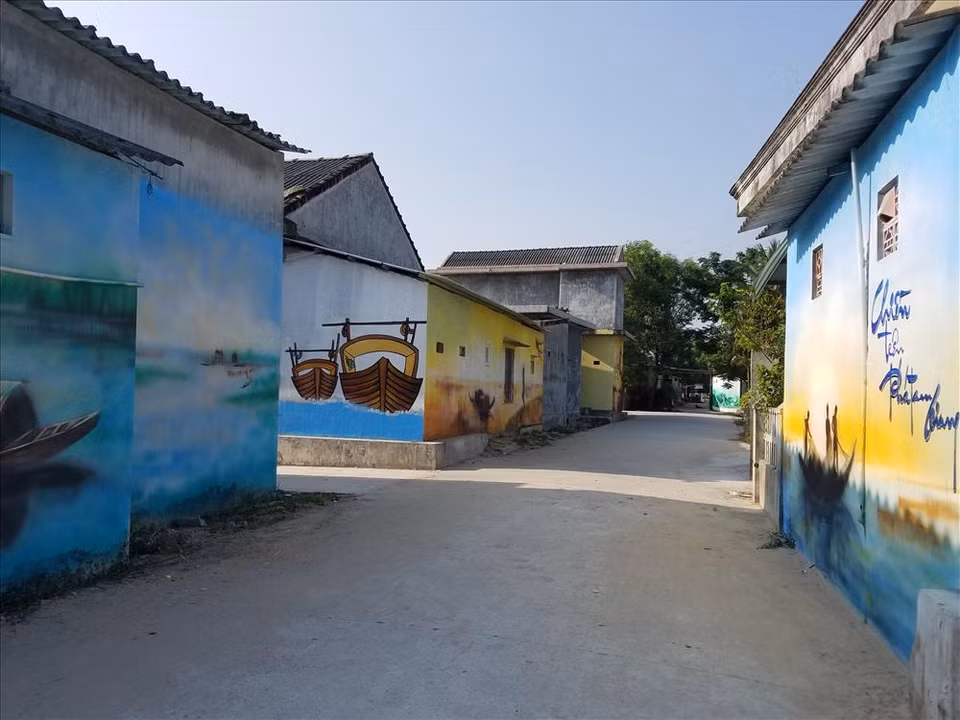 承天顺化省渔美盛渔村美丽的农舍壁画。图自因特网