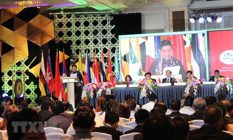 2017年9月16日越南国会副主席丛氏放出席在菲律宾马尼拉举行的第38届东盟议会联盟大会开幕式并发表讲话。图自 越通社