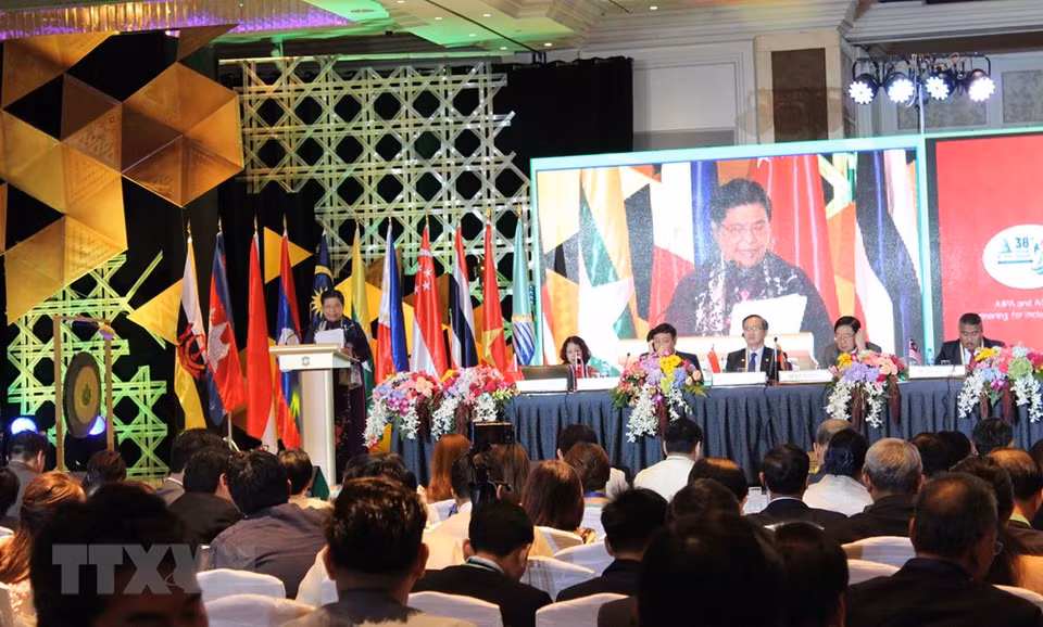 2017年9月16日越南国会副主席丛氏放出席在菲律宾马尼拉举行的第38届东盟议会联盟大会开幕式并发表讲话。图自 越通社