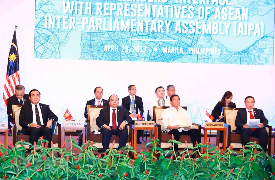 2017年4月29日，越南政府总理阮春福在菲律宾马尼拉出席东盟领导人与东盟议会联盟代表的会议。越通社记者 统一 摄