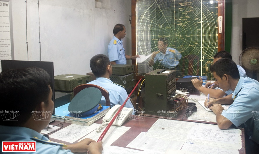 潘荣甲雷达站全部官兵处于高度警惕、随时战备状态。越通社记者 通海 摄