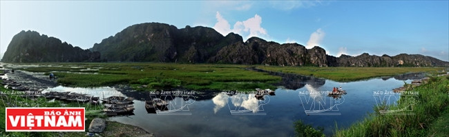 宁平省嘉远县云龙湿地目前是吸引国内外游客的生态旅游地，也是《金刚：骷髅岛》影片的主要背景。（图片来源：越南画报）