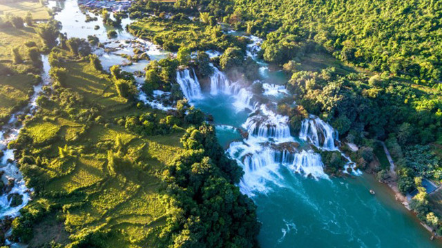 高平省雄伟壮观的板约瀑布。图自因特网
