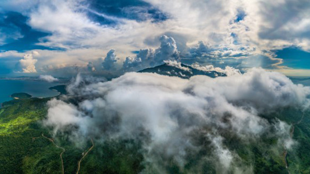 海云岭与陵姑湾的完美结合。图自越通社