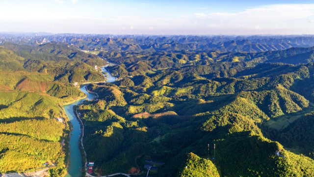 高平省雄伟壮观的板约瀑布。图自因特网
