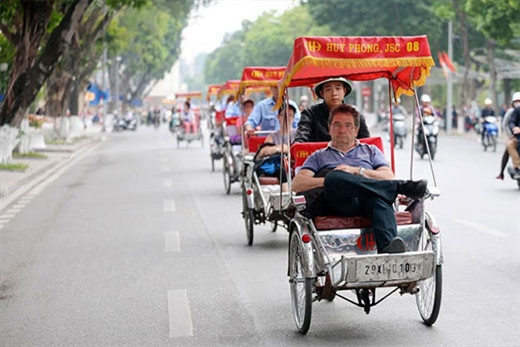 夏天，游客用三轮车不多，因为车上没有空调。（图片来源：越南《人民军队报》）
