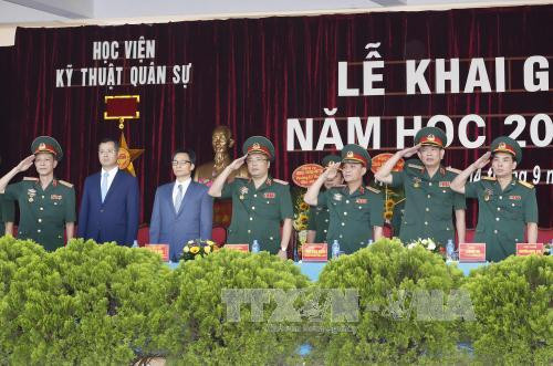 武德儋出席越南国防部军事技术学院2017-2018年开学典礼。