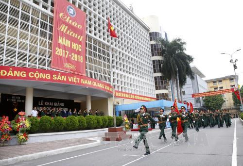 武德儋出席越南国防部军事技术学院2017-2018学年开学典礼。