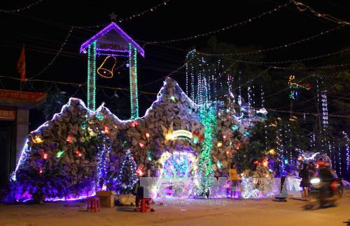 荣市教堂已为圣诞节来临做好准备（图片来源：越通社）