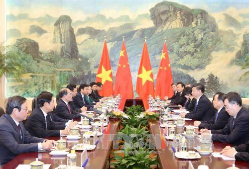  12 月 23 日下午在人民大会堂，越南国会主席阮生雄会见了中共中央总书记、中国国家主席习近平。（图片来源：越通社）