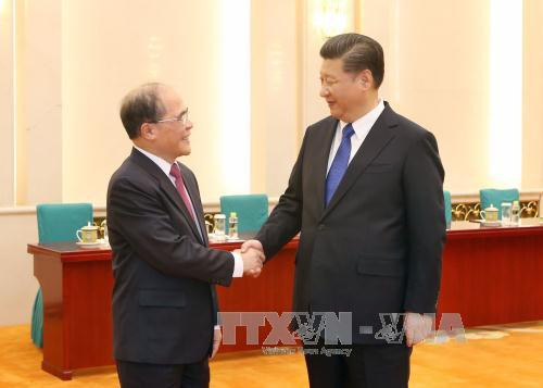  12 月 23 日下午在人民大会堂，越南国会主席阮生雄会见了中共中央总书记、中国国家主席习近平。（图片来源：越通社）