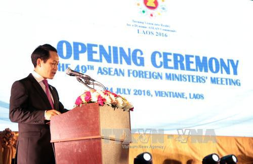  老挝外长沙伦塞在开幕式上致辞。