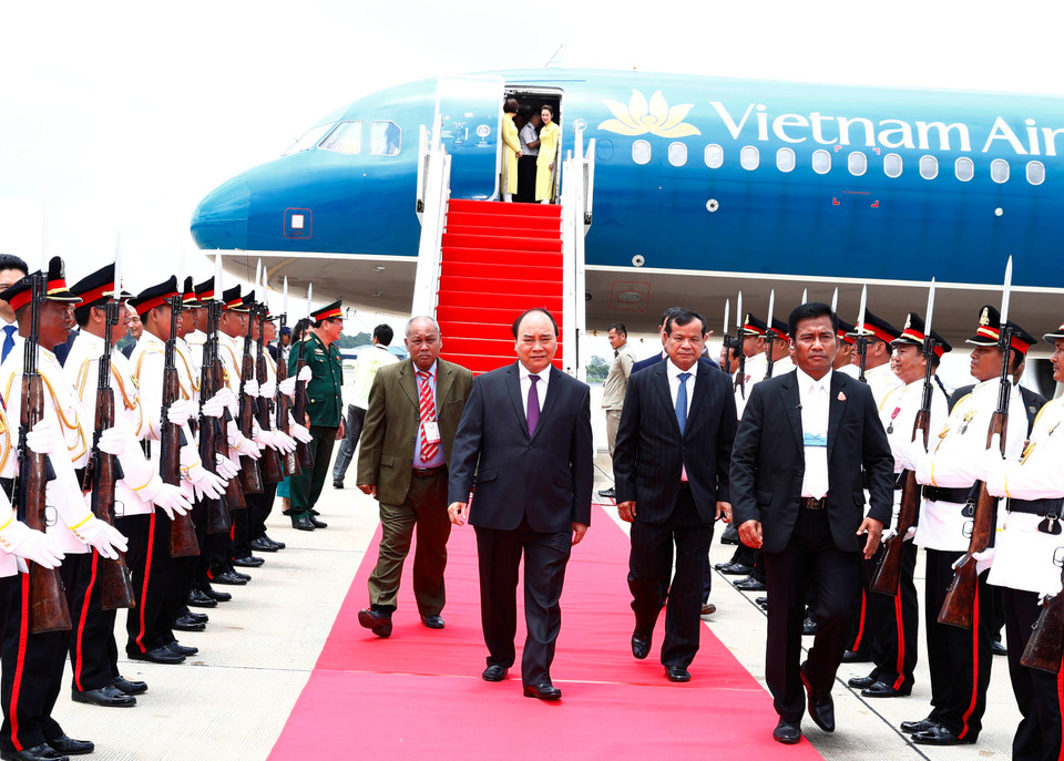 阮春福抵达柬埔寨首都金边国际机场。