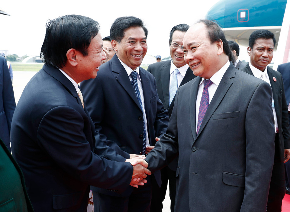 阮春福抵达柬埔寨首都金边国际机场。